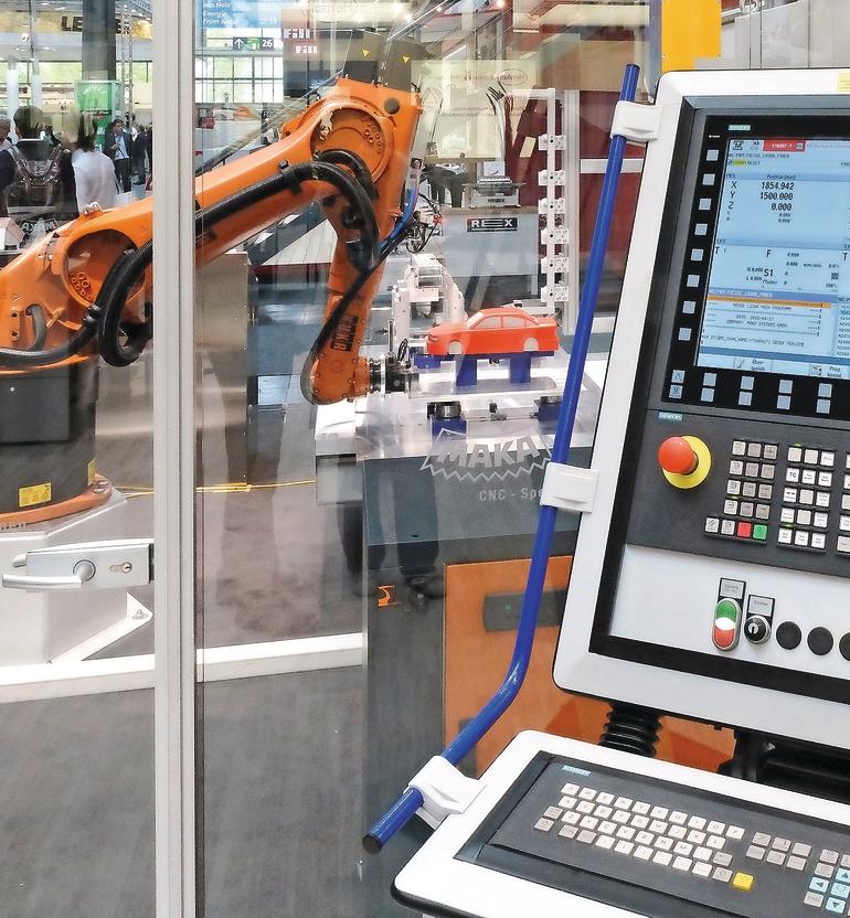 CNC steuert Roboter
