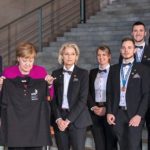 Angela Merkel ehrt die Teilnehmer der World Skills 2019 im Kanzleramt. Florian Meigel ist vorne rechts im Bild Foto: TischlerSchreiner Deutschland
