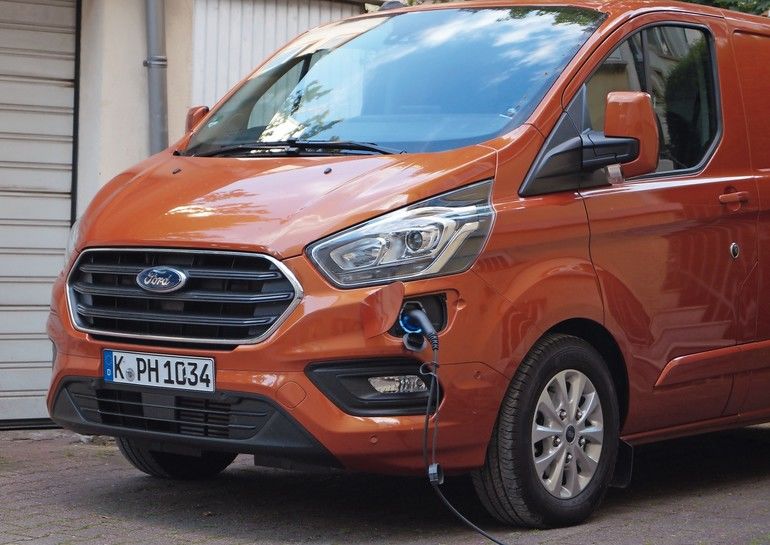 Transporter: Ford Transit mit den neuen Euro-6-Motoren - handwerk magazin