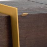 Sideboard von Simon Riedl als Meisterstück: Formschön in die Gehrung eingesetzte Türgriffe