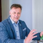 Michael Müller, Geschäftsführer OPK Europe, beschreibt das technisch Faszinierende der OPK-Schiebebeschläge