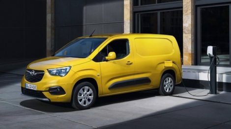 Mit Einstiegspreisen inklusive Umweltprämie ab 20 700 Euro netto für den Combo-e und 50 490 Euro netto für den Movano-e können Handwerker bei Opel ab sofort in allen Fahrzeugklassen elektrisch fahren Fotos: Opel