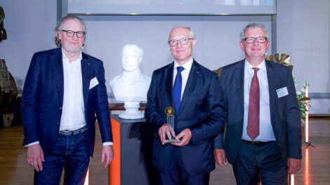 Dr. Kurt Schmalz erhält Rudolf-Diesel-Medaille