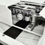 Mit diesem und weiteren Magazinen hält die Maschine mehr als 100 Werkzeuge bereit Foto: SCM Group Deutschland GmbH