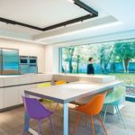 Innenausbau einer Mailänder Villa: Modernes Kücheninterior mit professioneller Küchentechnik Foto: Eclisse
