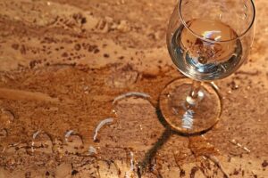 glass_tableware__cork_background_water_on_the_floor